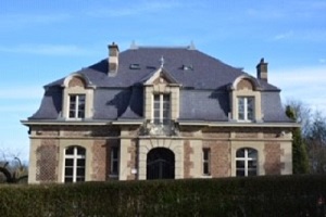 Exemple de toiture recouverte avec de l'ardoise naturelle en Wallonie et à Bruxelles.