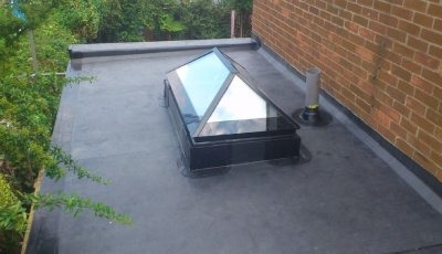 Toiture plate en Belgique : quelles sont les raisons du succès de la membrane EPDM Rubbergard de Firestone ?